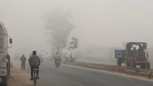 पंजाब में कल से घने कोहरे का अलर्ट:आदमपुर 3.0 डिग्री तापमान के साथ सबसे ठंडा, चंडीगढ़ का AQI 163