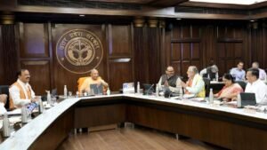 UP Cabinet Meeting: 5000 में कमर्शियल लैंड की गिफ्ट डीड.. योगी कैबिनेट की अहम बैठक में इन एक दर्जन प्रस्तावों पर लग सकती है मुहर