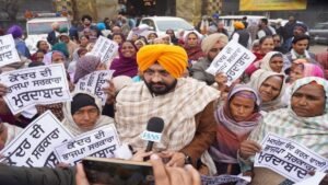 मनरेगा की जगह BJP के ‘काले कानून’ के खिलाफ ‘आप’ द्वारा बड़े स्तर पर विरोध प्रदर्शन, मंत्री तरुनप्रीत सिंह सौंद ने कहा! ग्रामीण रोज़ी-रोटी पर सीधा हमला है