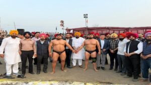 Gharachon Wrestling Dangal  : गांव घराचों में महाकुश्ती दंगल की धूम, विजेता पहलवान को मिला फोर्ड ट्रैक्टर