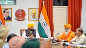 Punjab News: मुख्यमंत्री भगवंत सिंह मान ने डिप्टी कमिश्नरों को समय सीमा से पहले बाढ़ सुरक्षा कार्य पूरे करने के निर्देश दिए; कहा—सरकार जनता के साथ मजबूती से खड़ी है